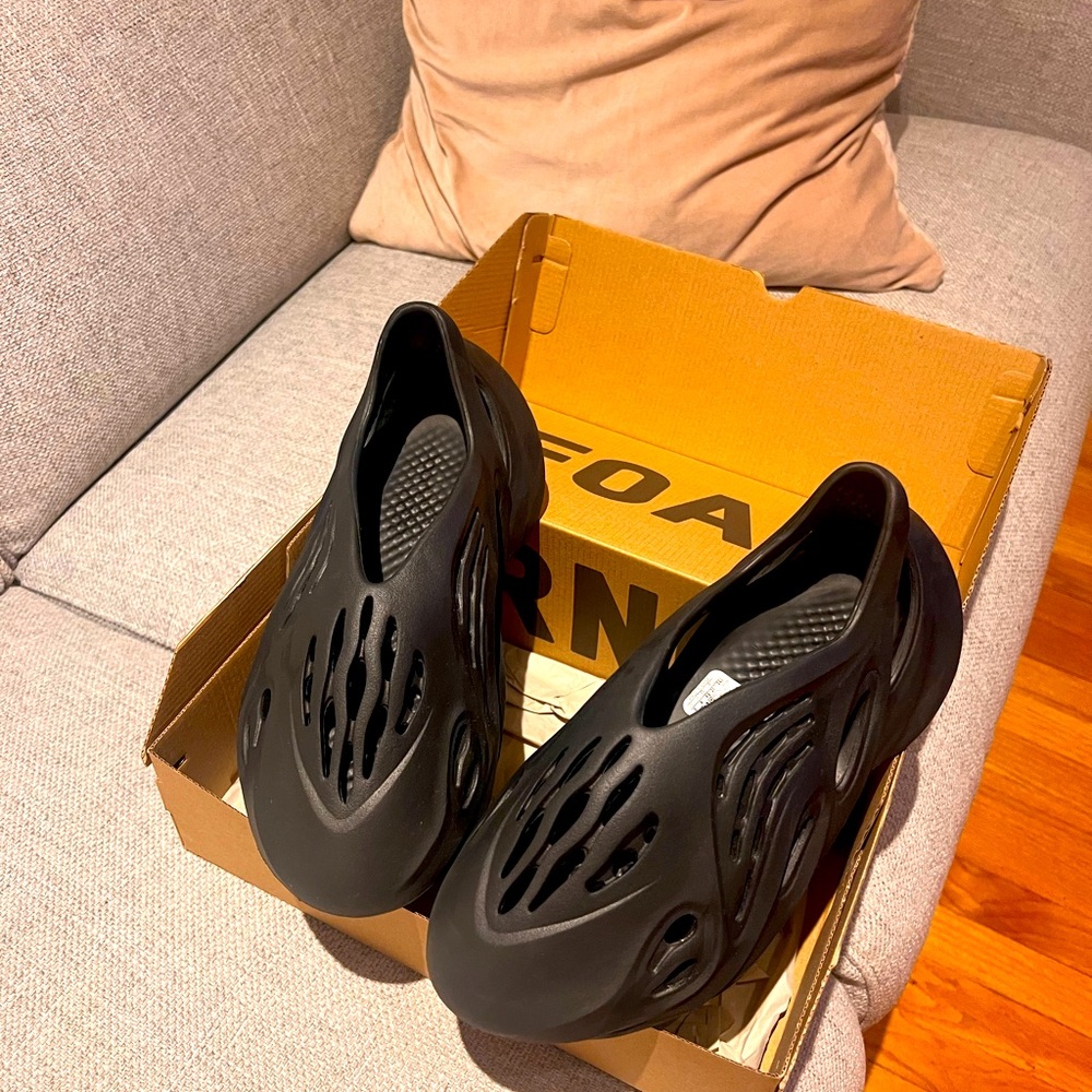 Black Yezzy Foam Runner